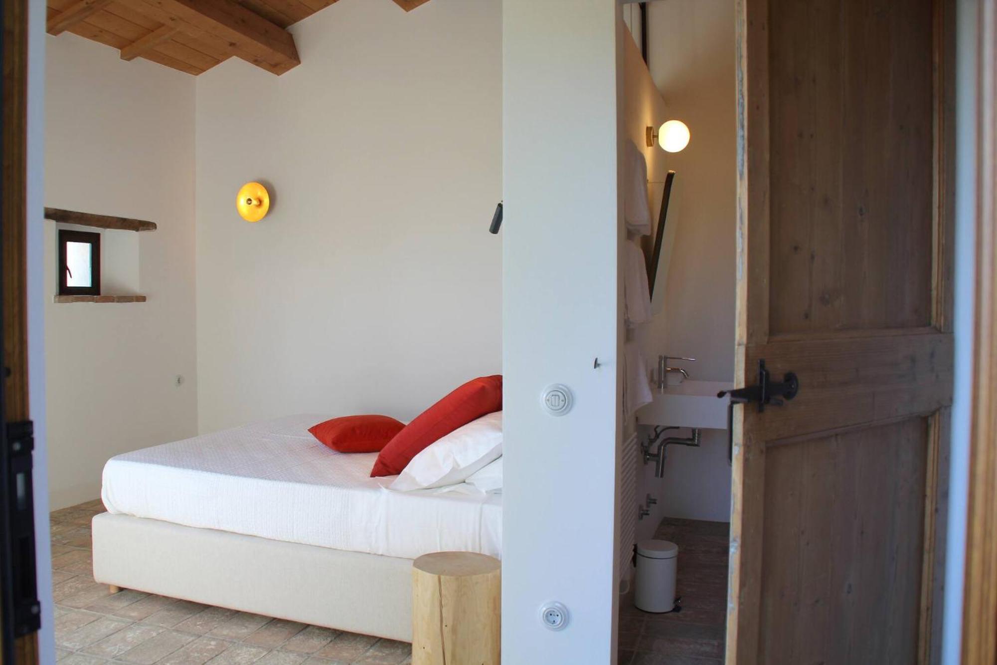 Borgo Calbianco - Private House With Pool & Airco Villa Cerreto Castello Bagian luar foto
