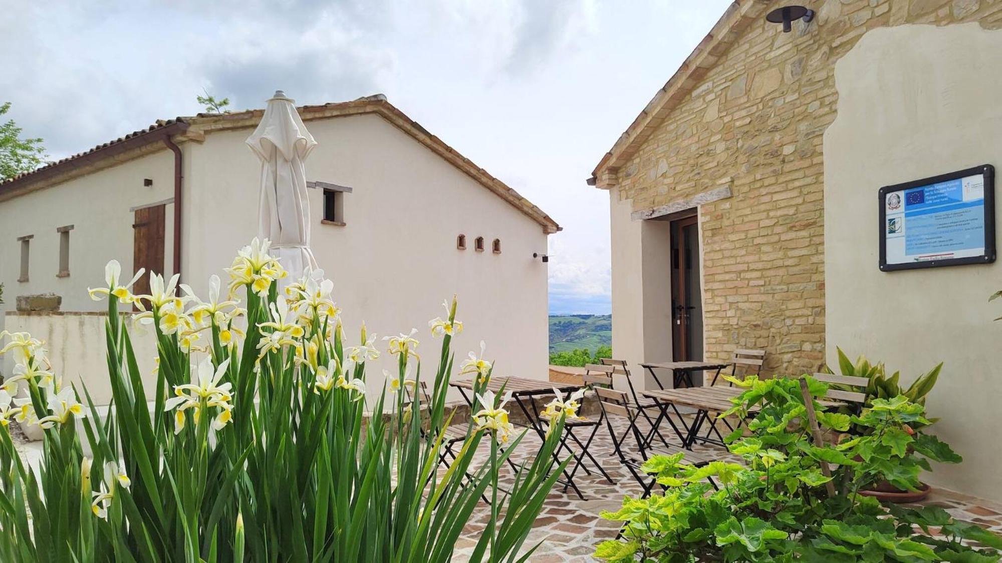 Borgo Calbianco - Private House With Pool & Airco Villa Cerreto Castello Bagian luar foto